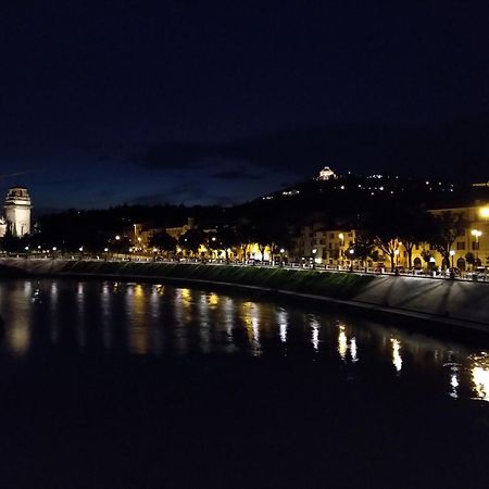 Across The River And Into The Trees Βερόνα Εξωτερικό φωτογραφία