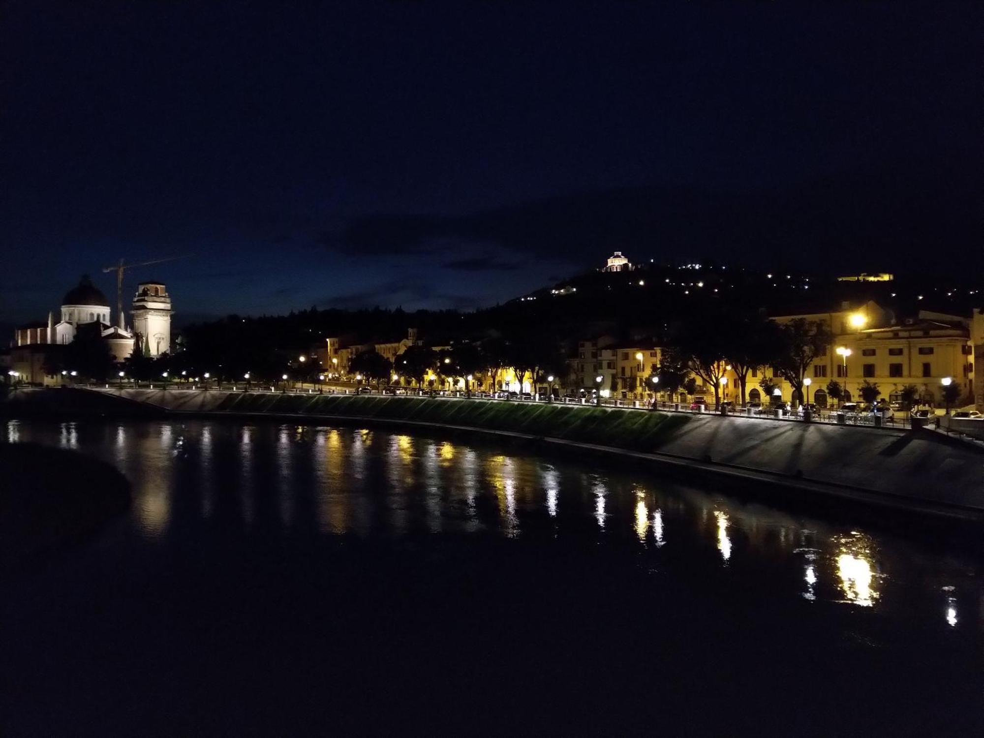 Across The River And Into The Trees Βερόνα Εξωτερικό φωτογραφία